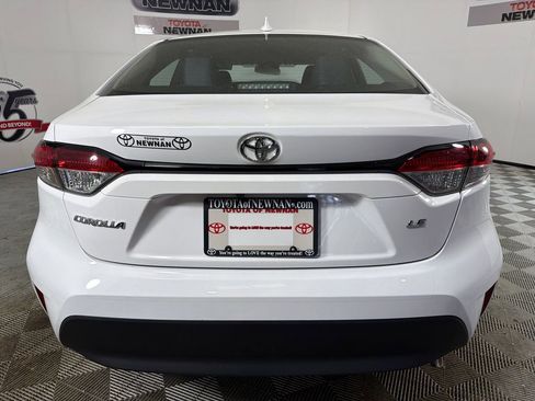 Used 2025 Toyota Corolla LE image 4
