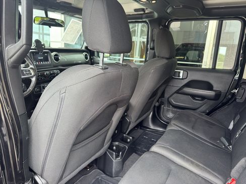 Used 2020 Jeep Wrangler Unlimited Sahara AWD/4WD image 7