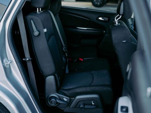 Used 2019 Dodge Journey SE image 10