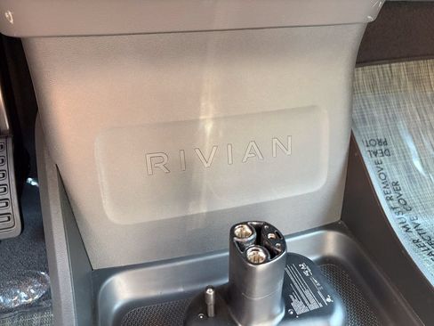 Used 2026 Rivian R1S Adventure AWD/4WD image 61