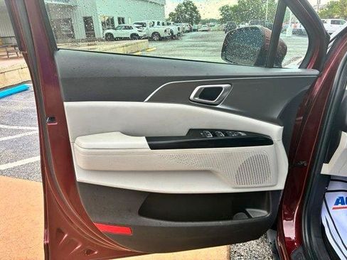Used 2022 Kia Carnival LX FWD image 15