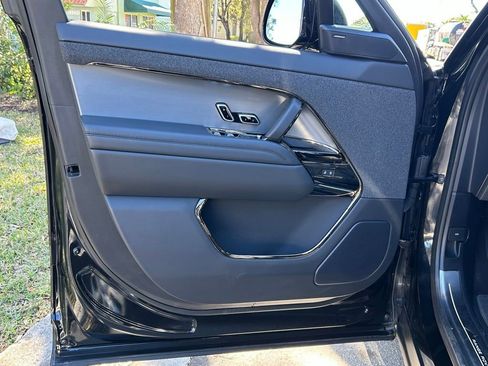 Used 2025 Land Rover Range Rover Sport SE image 24