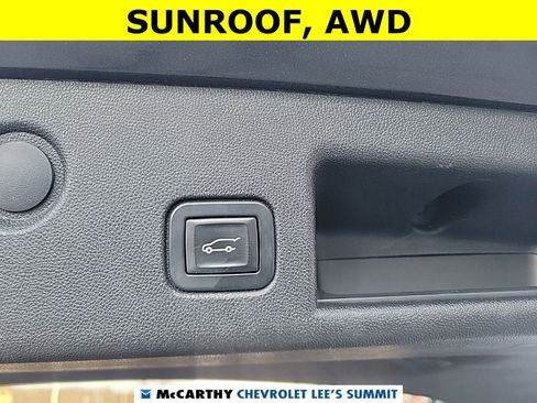 Used 2018 Chevrolet Equinox LT w/ Sun & Infotainment Package image 32