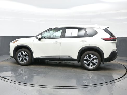 Used 2023 Nissan Rogue SV image 3