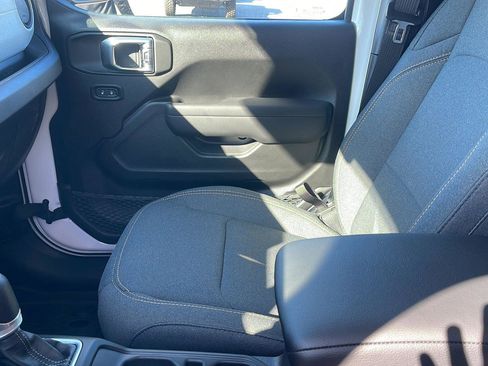 New 2025 Jeep Gladiator Willys image 23