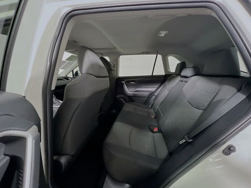 Used 2021 Toyota RAV4 XLE w/ Convenience Package FWD image 29