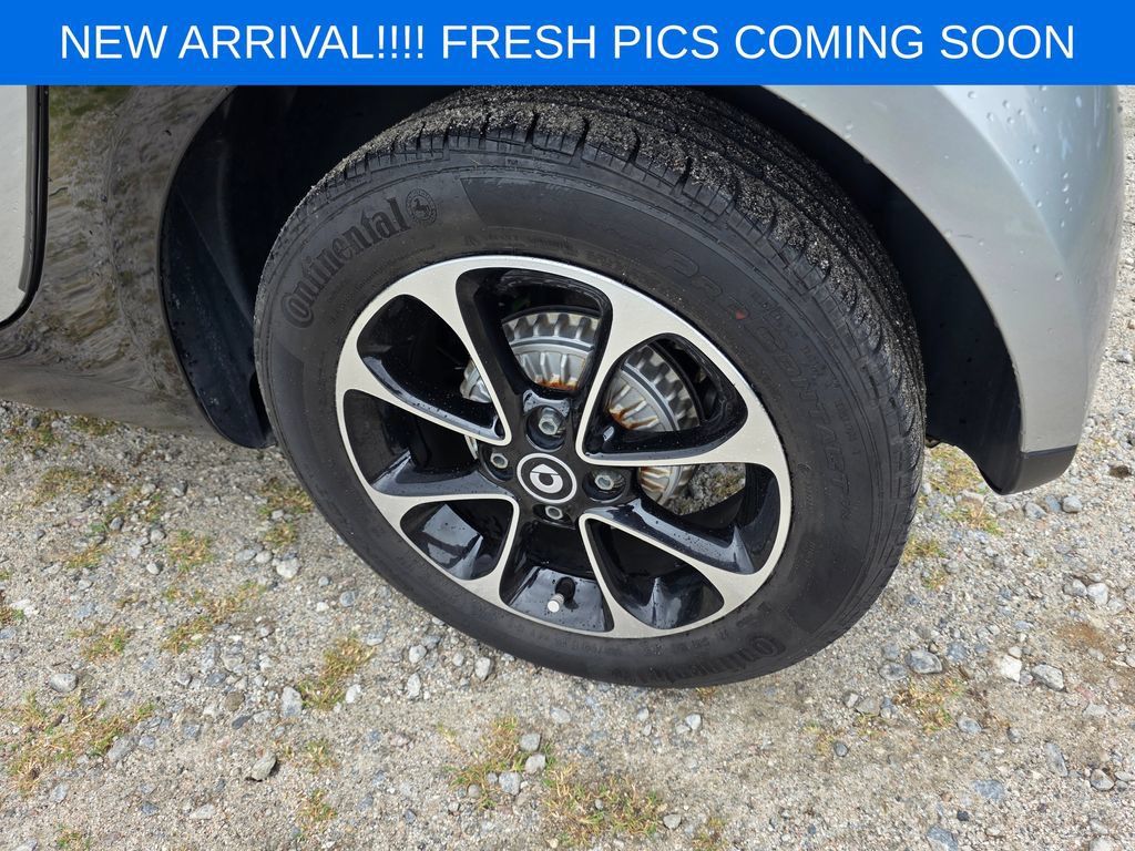 Used 2016 smart fortwo passion RWD image 6