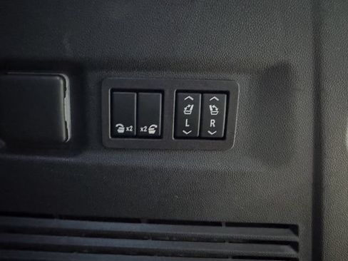 Used 2023 Chevrolet Suburban High Country AWD/4WD image 7