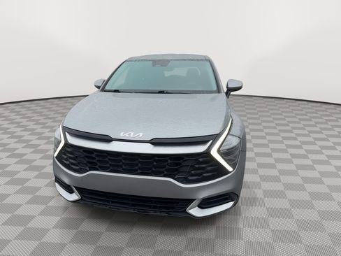 Used 2024 Kia Sportage LX image 3