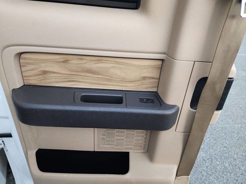 Used 2011 Ford F150 Lariat w/ Lariat Chrome Pkg image 34