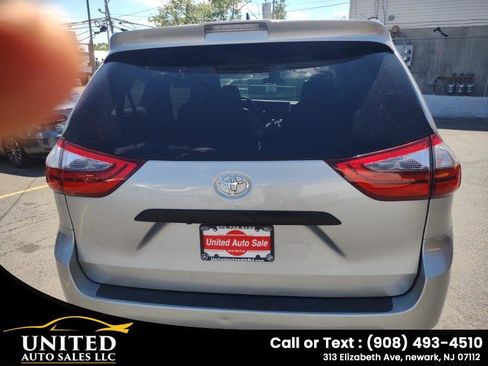 Used 2020 Toyota Sienna L FWD image 7
