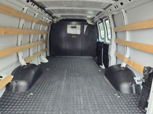 Used 2025 GMC Savana 2500 w/ Driver Convenience Package RWD image 9