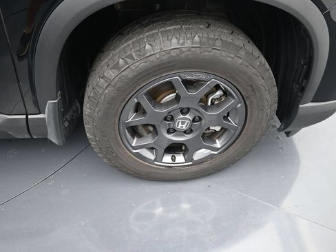 Used 2025 Honda Pilot TrailSport image 11