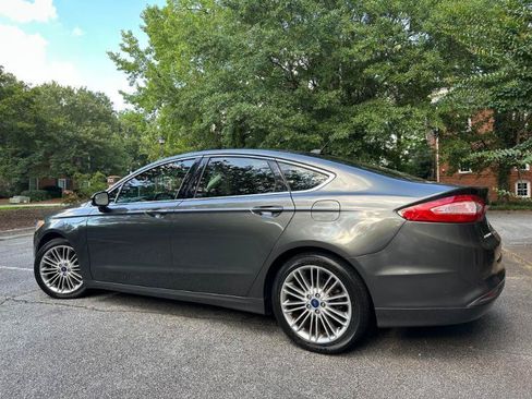 Used 2016 Ford Fusion SE w/ Equipment Group 202A FWD image 9