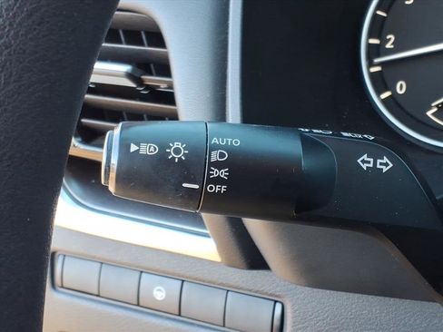 Used 2022 Nissan Rogue SV image 16