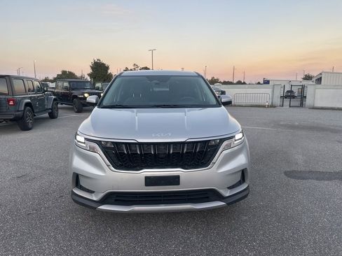 Used 2022 Kia Carnival LX image 2