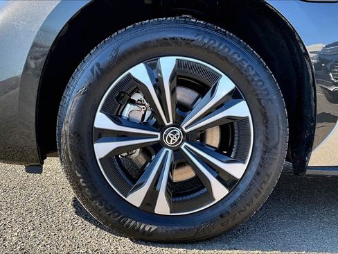 Used 2025 Toyota bZ4X AWD w/ Weather Package image 8