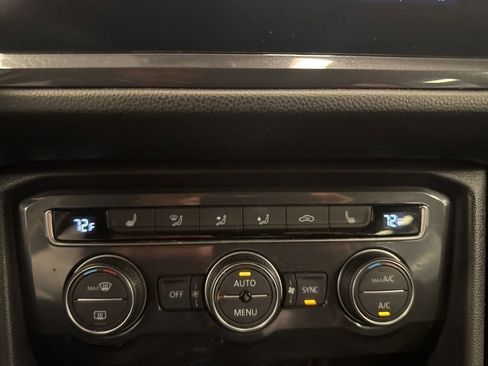 Used 2021 Volkswagen Tiguan SE w/ Panoramic Sunroof Package image 24