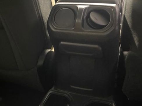 Used 2022 Jeep Wrangler Sport S image 22