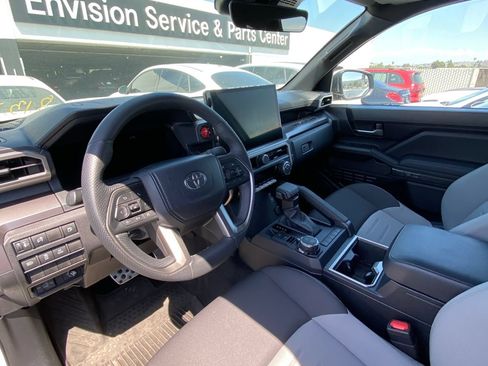 Used 2025 Toyota Tacoma TRD Sport AWD/4WD image 7