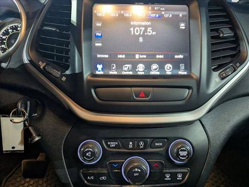 Used 2017 Jeep Cherokee Trailhawk w/ Cold Weather Group image 16