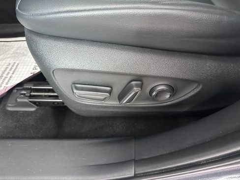 Used 2023 Toyota Highlander XLE AWD/4WD image 23