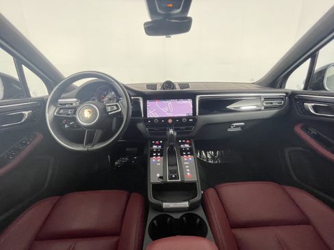 Used 2025 Porsche Macan image 13