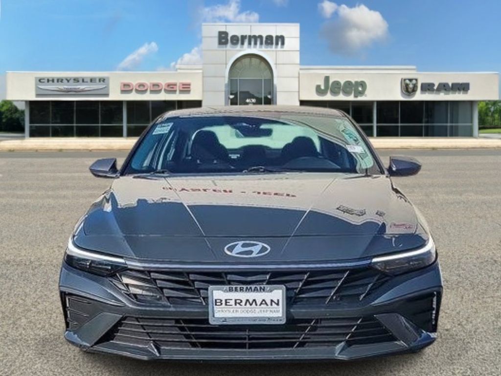Used 2024 Hyundai Elantra SEL FWD image 8