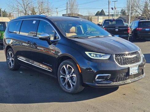 New 2026 Chrysler Pacifica Pinnacle image 8