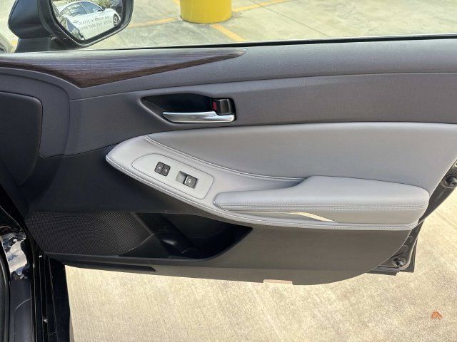 Used 2020 Toyota Avalon XLE FWD image 13