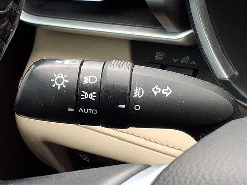 Used 2020 Toyota Highlander XLE image 20