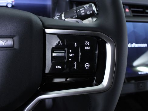 Used 2025 Land Rover Discovery Sport S image 23