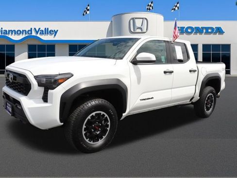 Used 2025 Toyota Tacoma TRD Off-Road AWD/4WD image 3