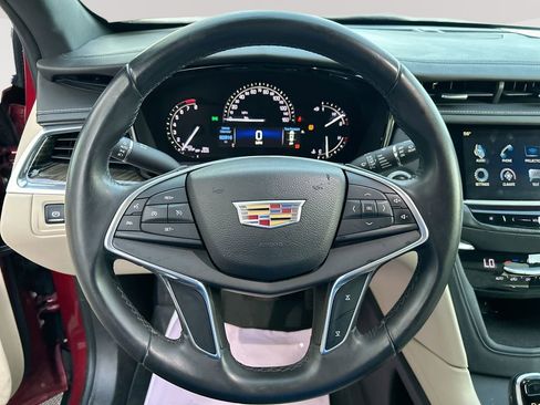 Used 2017 Cadillac XT5 FWD image 30