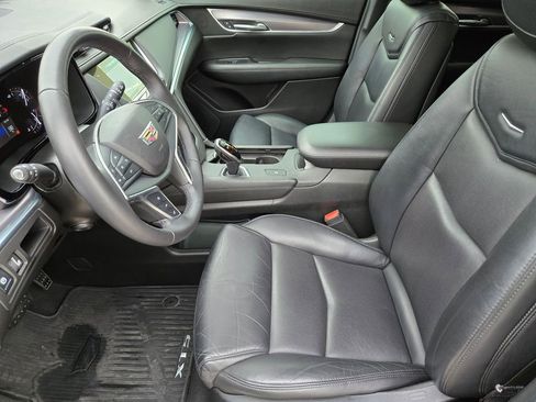 Used 2018 Cadillac XT5 Luxury w/ Driver Awareness Package image 11