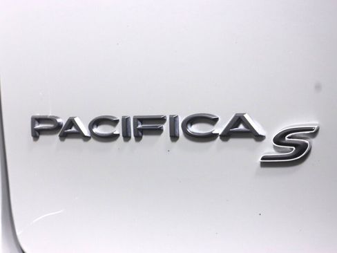 Used 2021 Chrysler Pacifica Touring-L w/ S Appearance Package image 37
