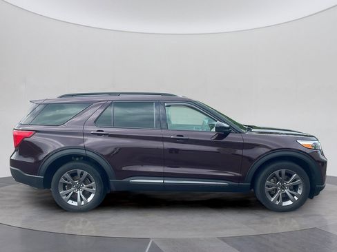 Used 2023 Ford Explorer XLT w/ Equipment Group 202A AWD/4WD image 7