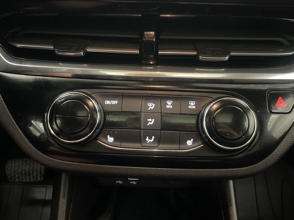 Used 2025 Buick Envista Sport Touring w/ Experience Buick Package FWD image 11