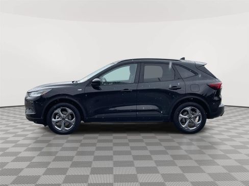 Certified 2025 Ford Escape ST-Line Select AWD/4WD image 2