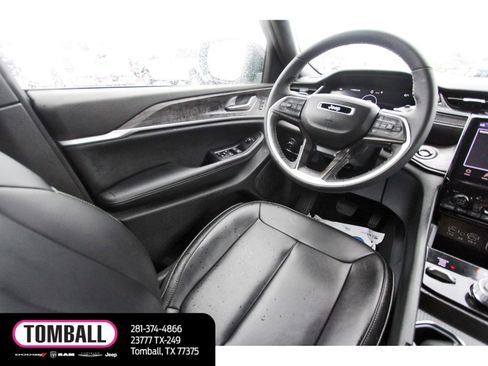 Used 2024 Jeep Grand Cherokee Limited w/ Black Appearance Package AWD/4WD image 9