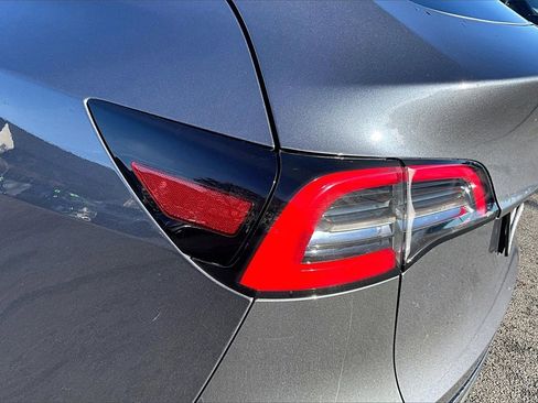 Used 2021 Tesla Model Y Long Range image 30