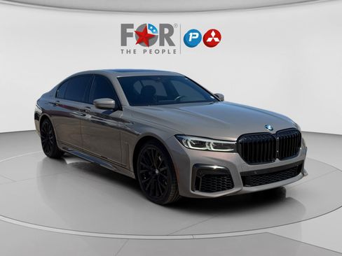 Used 2021 BMW 740i w/ M Sport Package image 7