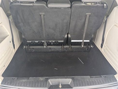 Used 2014 Chrysler Town & Country Touring image 22