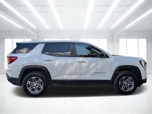 Used 2025 GMC Terrain Elevation FWD image 2