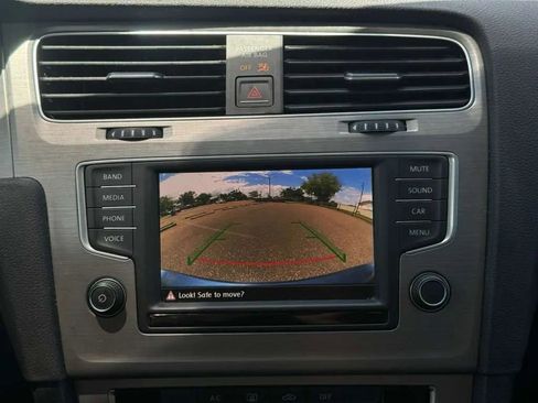 Used 2016 Volkswagen Golf S image 12