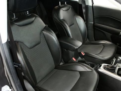 Used 2019 Jeep Compass Latitude AWD/4WD image 26