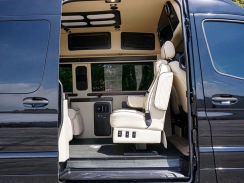 Used 2021 Mercedes-Benz Sprinter 3500 image 38