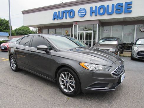 Used 2017 Ford Fusion SE w/ Fusion SE Technology Package FWD image 35