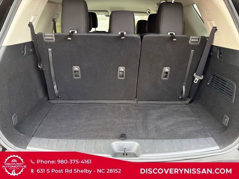 Certified 2025 Nissan Pathfinder SV image 34