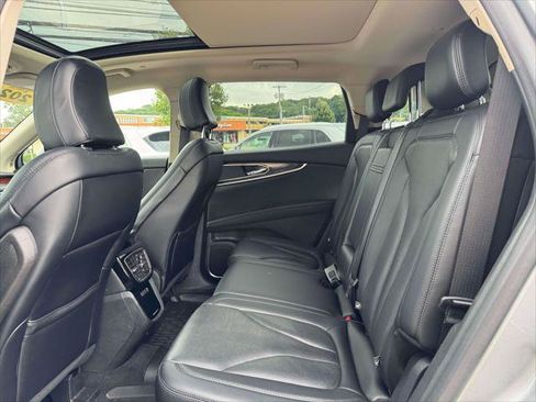 Used 2022 Lincoln Nautilus Reserve w/ Cargo Utility Package AWD/4WD image 14